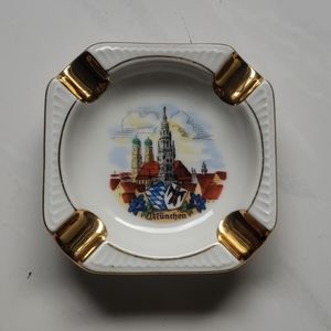 Vintage little ashtray features "Munich, Germany"
